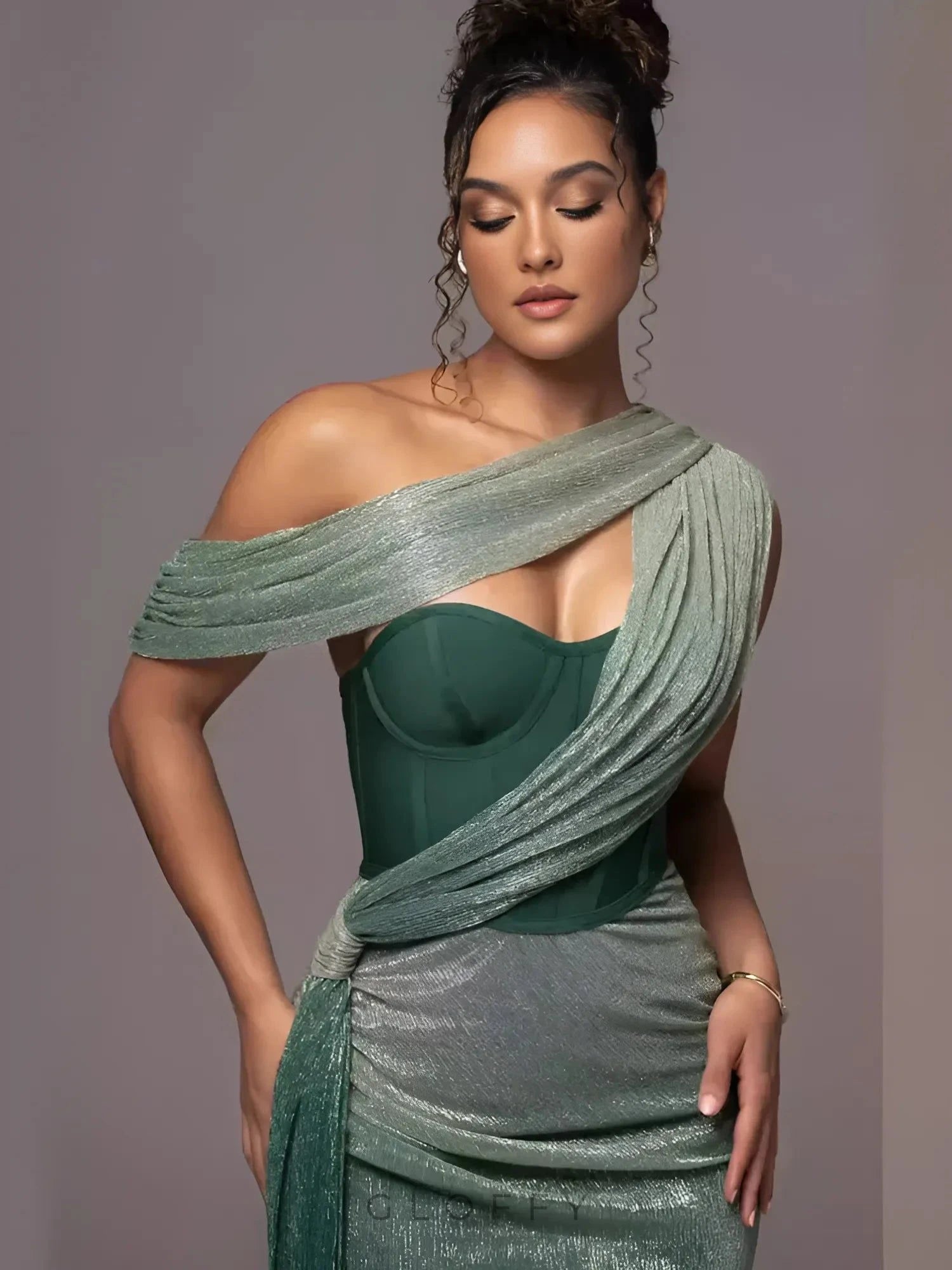 Serena Tek Omuz Drapeli Parıltılı Maxi Elbise