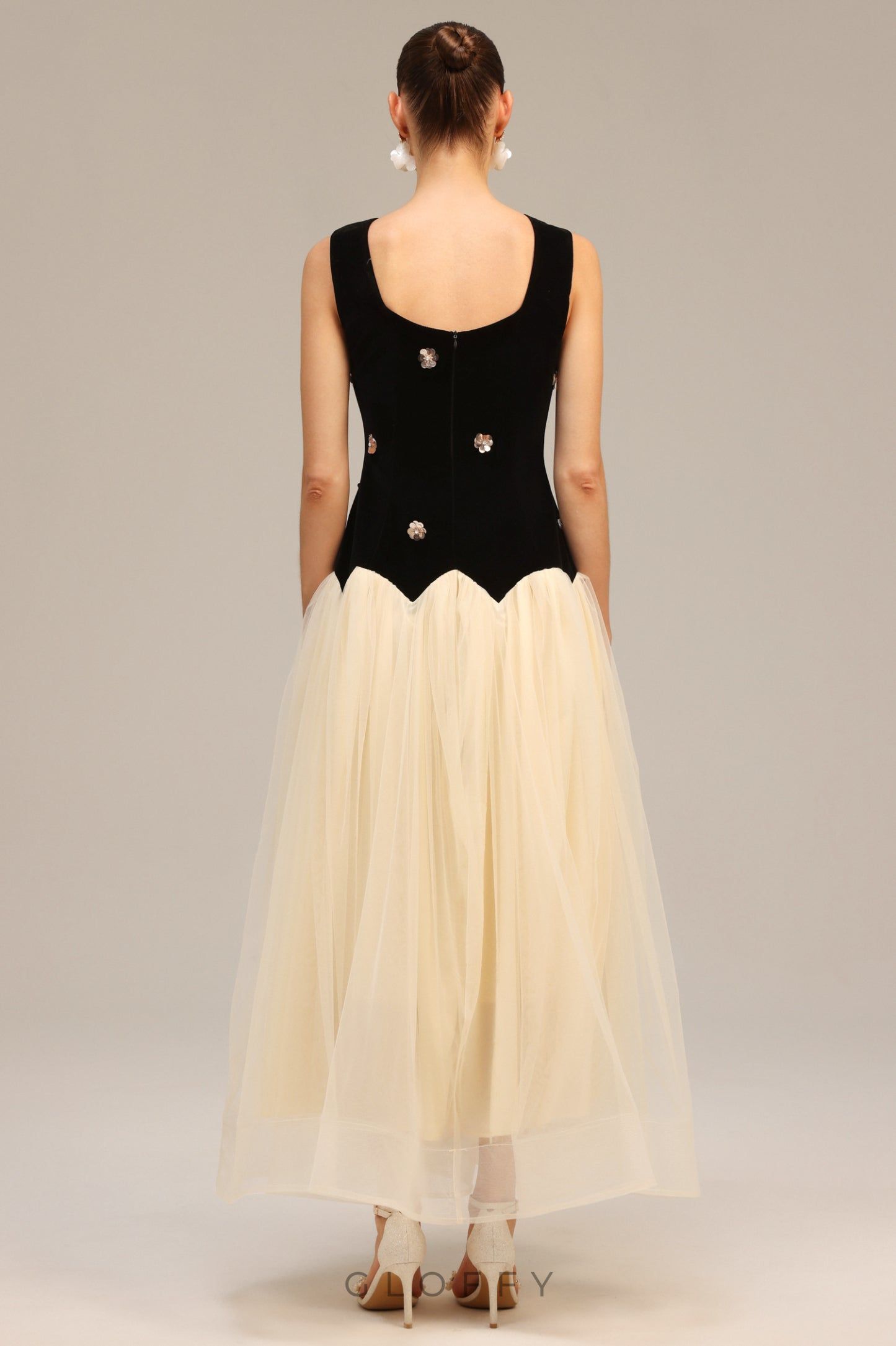 Vivianne Işıltılı Çiçek Detaylı Kolsuz Maxi Elbise