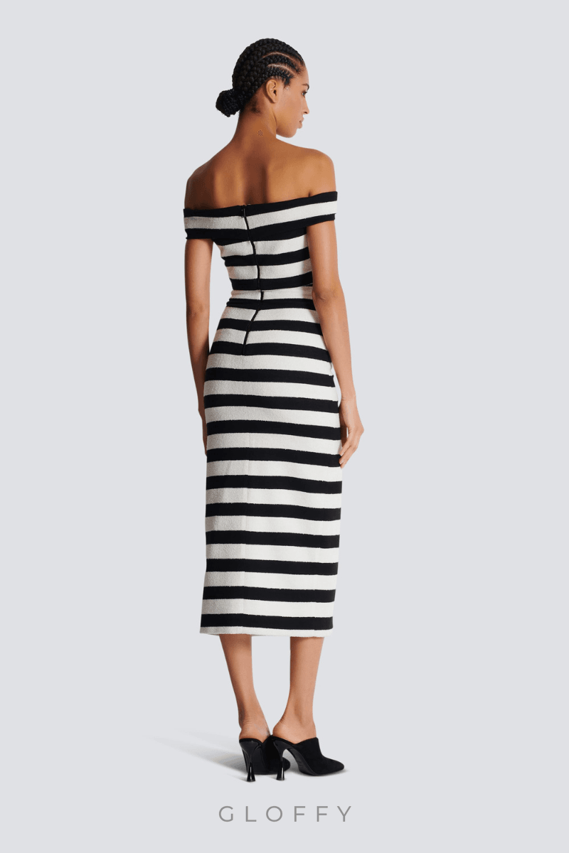 Alizey Omuzu Açık Yırtmaçlı Çizgili Düğmeli Etek Takım