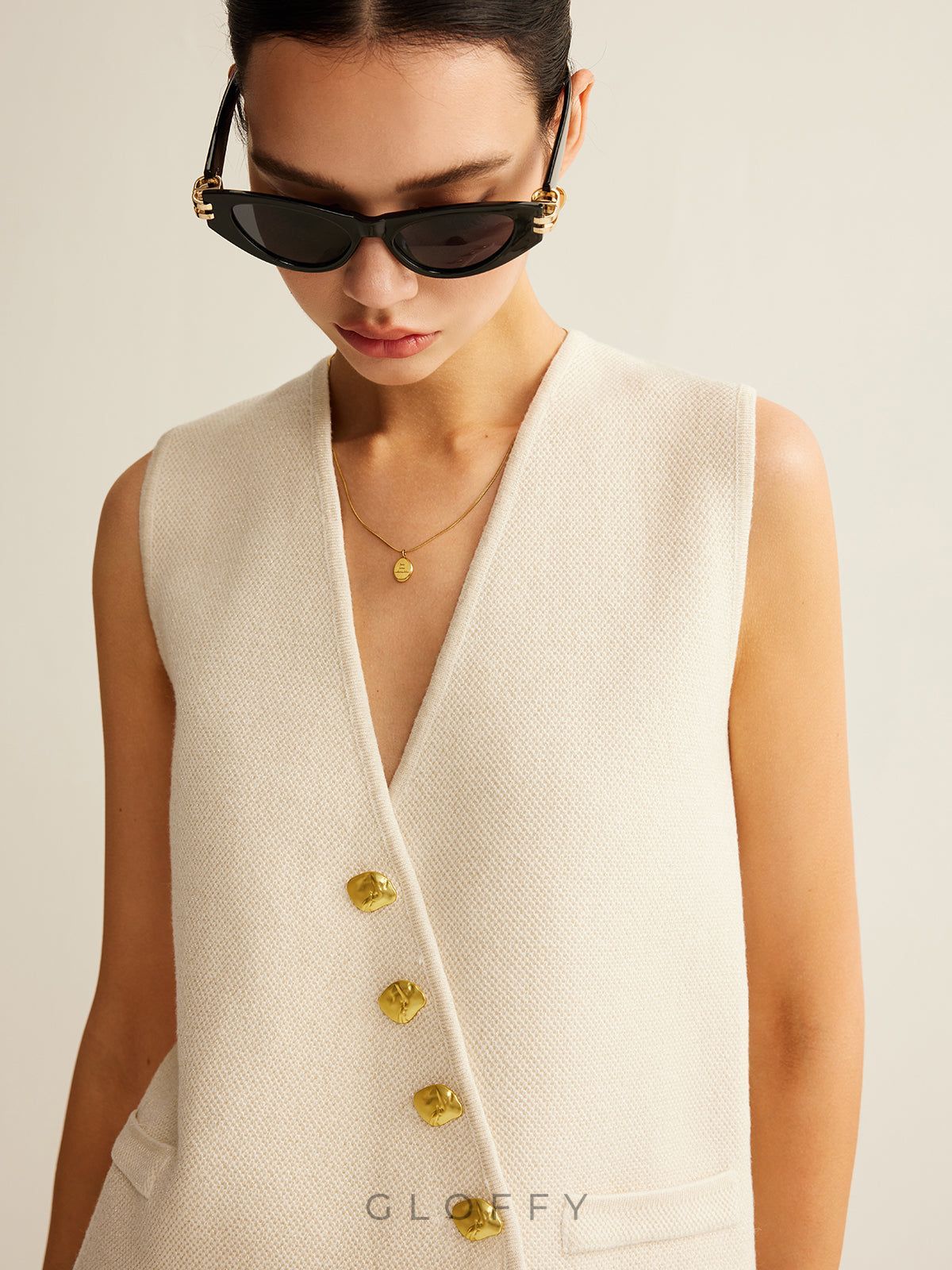Asimetrik Düğmeli Triko Yelek – Ekru