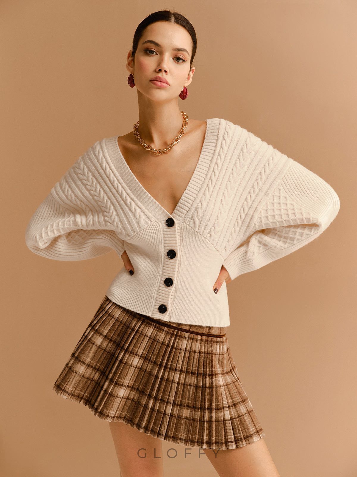 Örgü Desenli V Yaka Düğmeli Hırka – Ekru