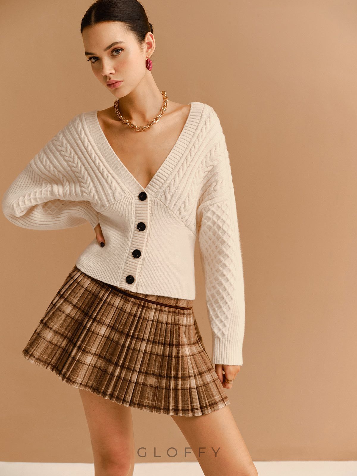 Örgü Desenli V Yaka Düğmeli Hırka – Ekru