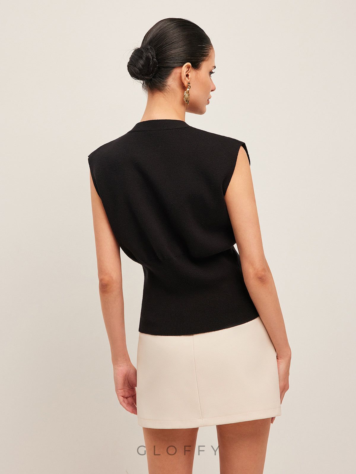 V Yaka Tek Düğmeli Basic Triko Yelek – Siyah