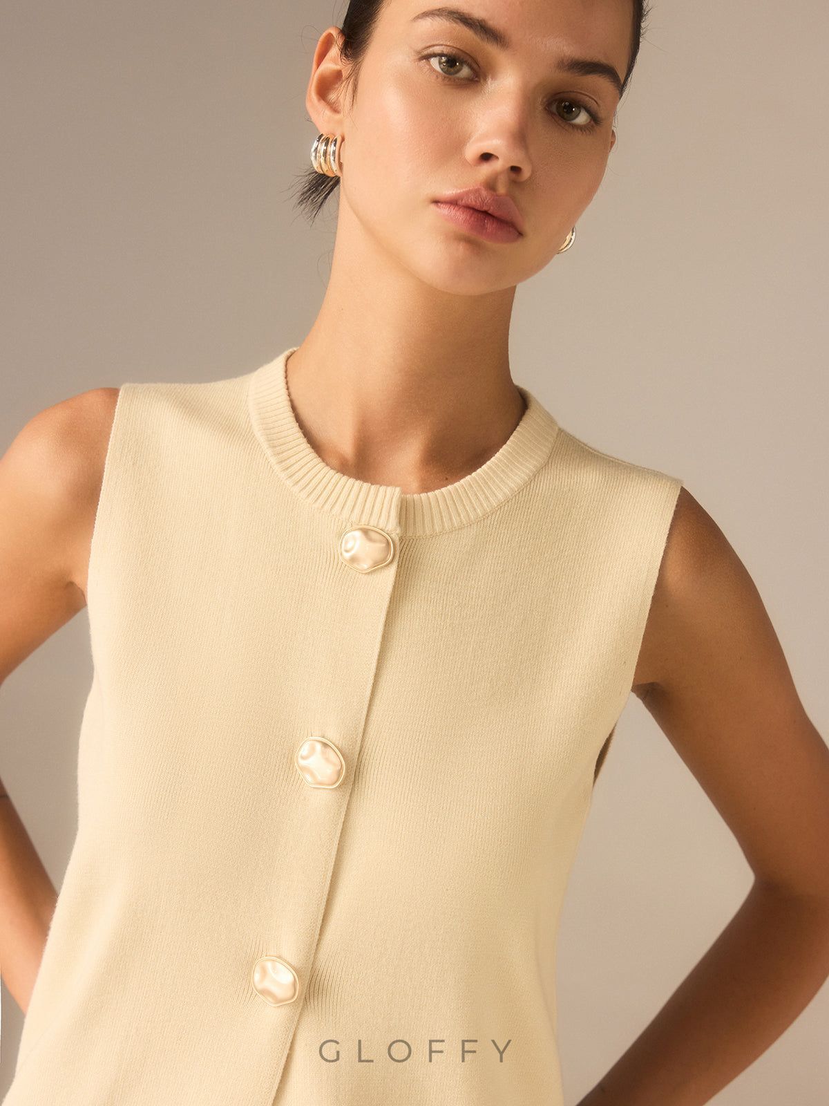 Kolsuz Uzun Düğmeli Triko Yelek – Krem