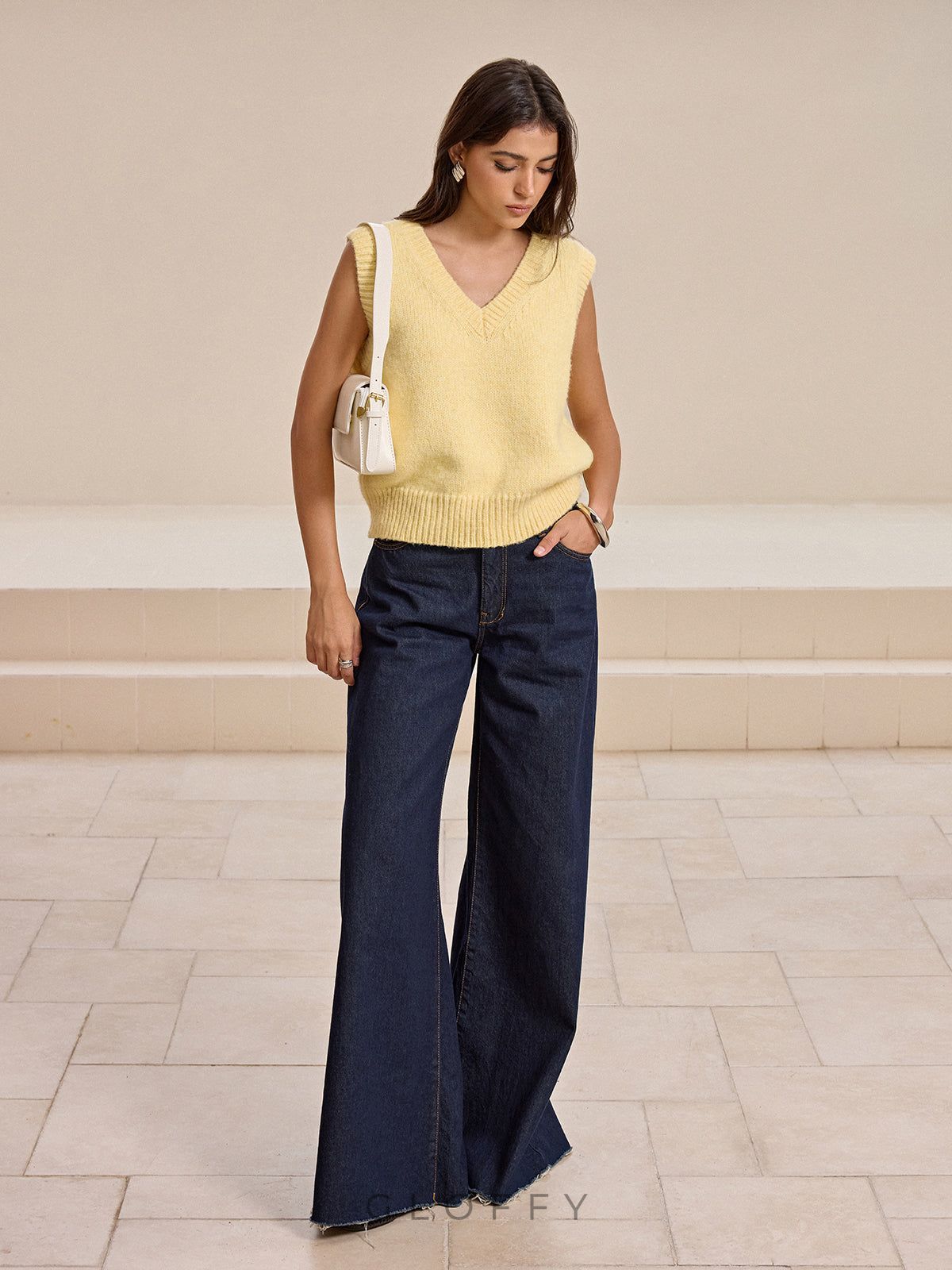 V Yaka Oversize Örgü Süveter – Sarı