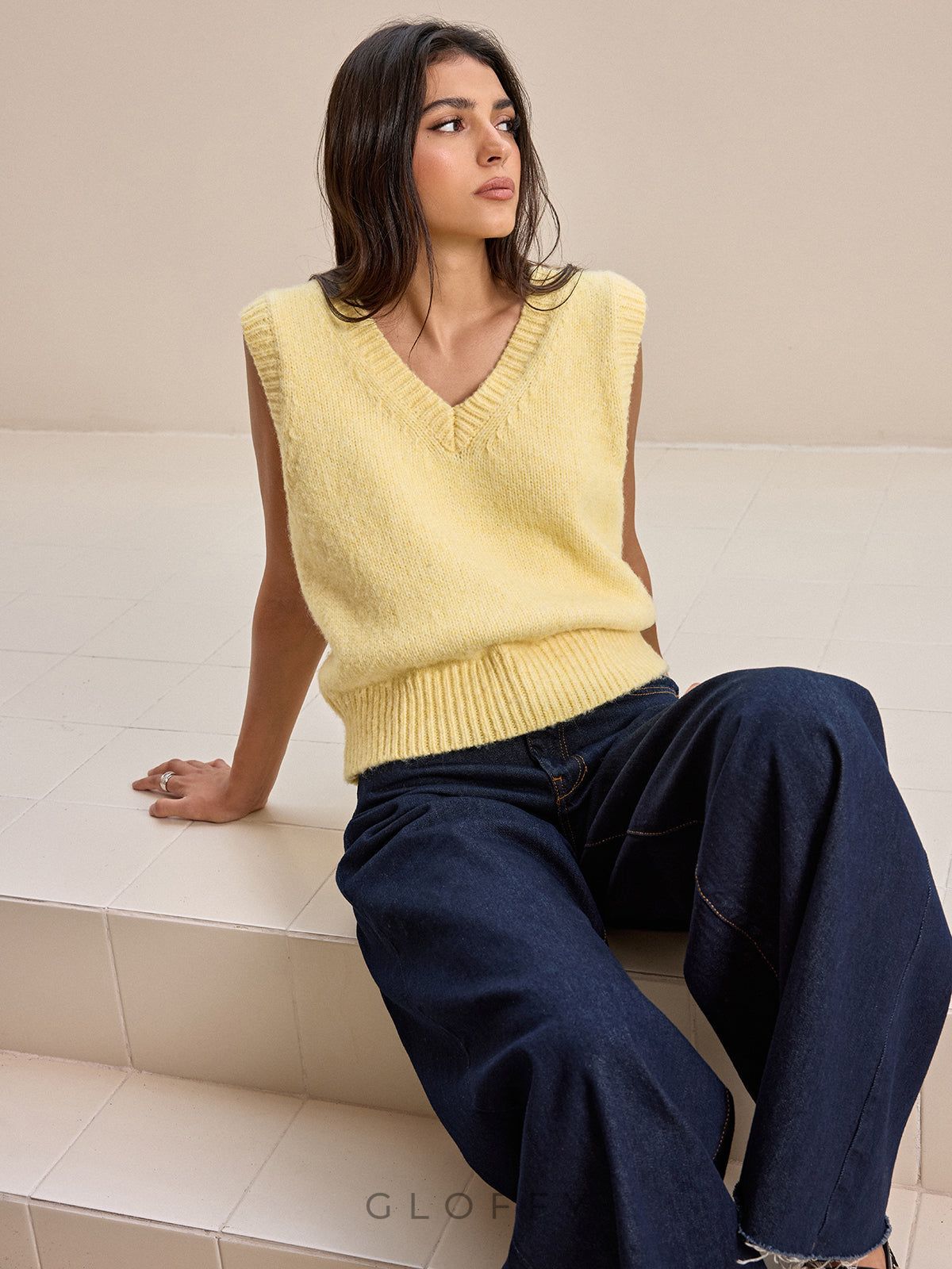 V Yaka Oversize Örgü Süveter – Sarı