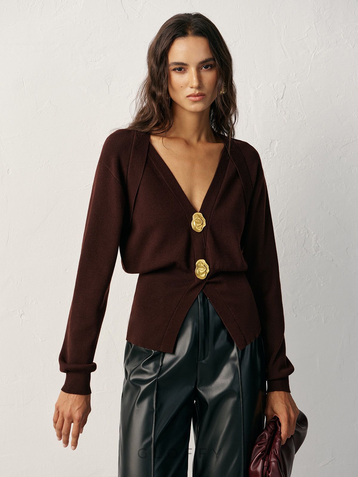 V Yaka Düğmeli İnce Triko Hırka – Kahve