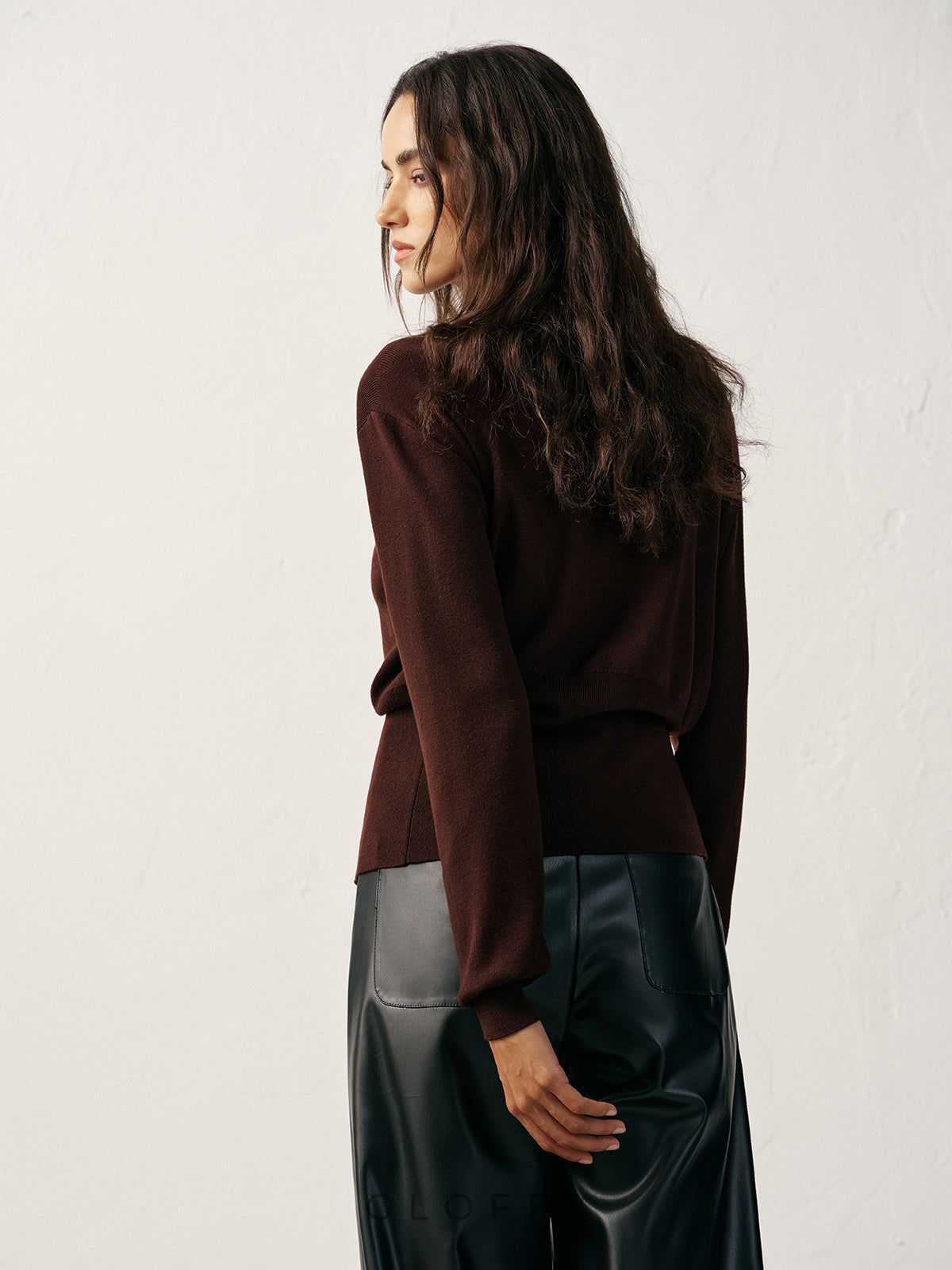 V Yaka Düğmeli İnce Triko Hırka – Kahve