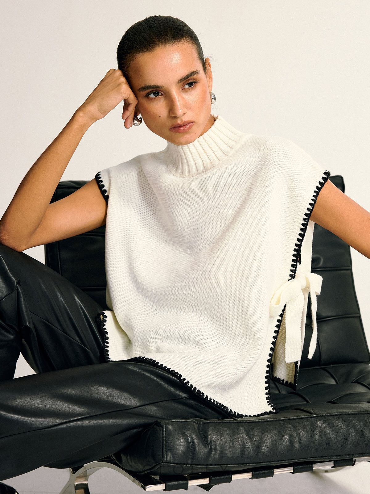 Kontrast Kenar Yan Fiyonk Yuvarlak Yaka Süveter Yelek