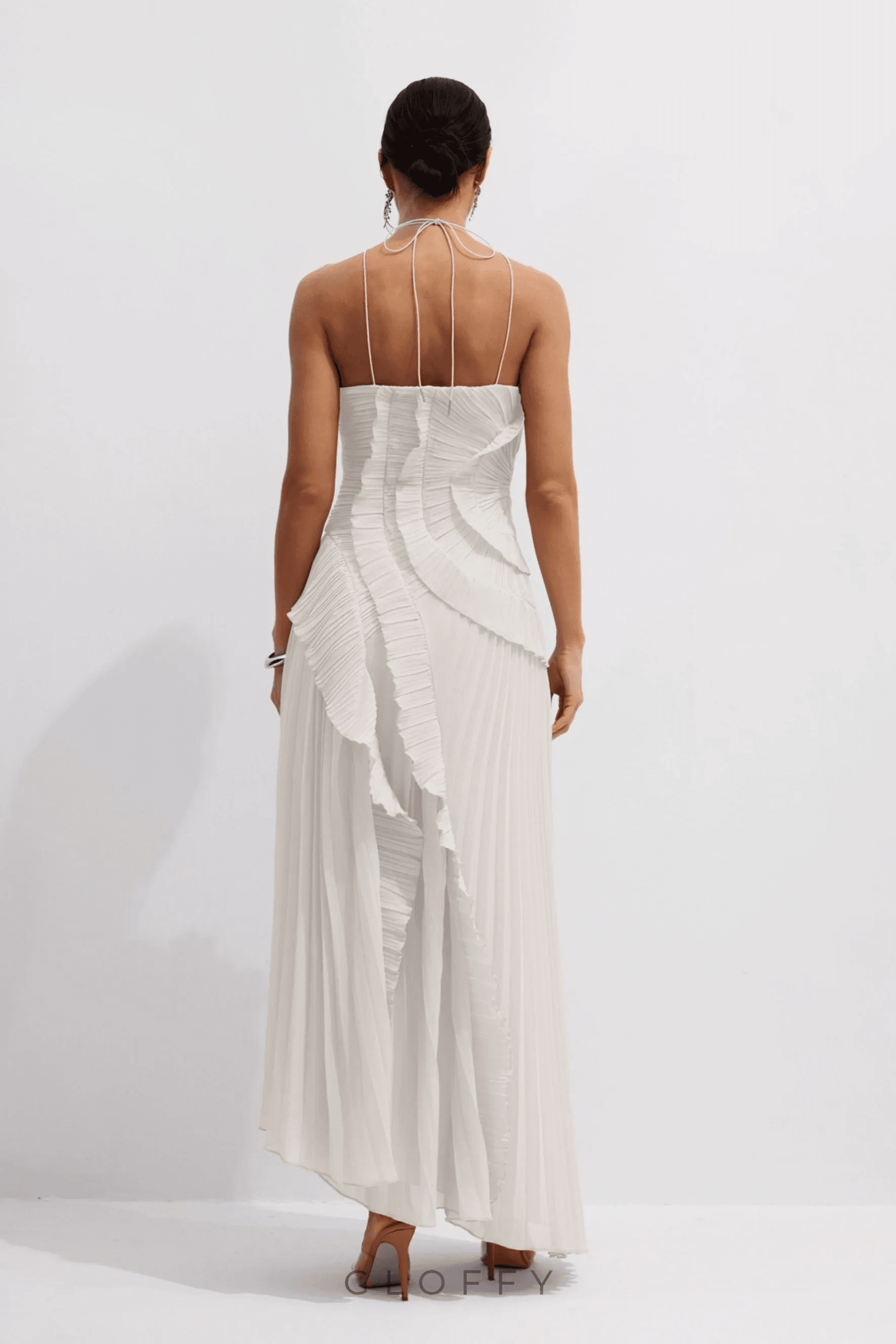 Velimora Asimetrik Pliseli Halter Yaka Yırtmaçlı Midi Elbise