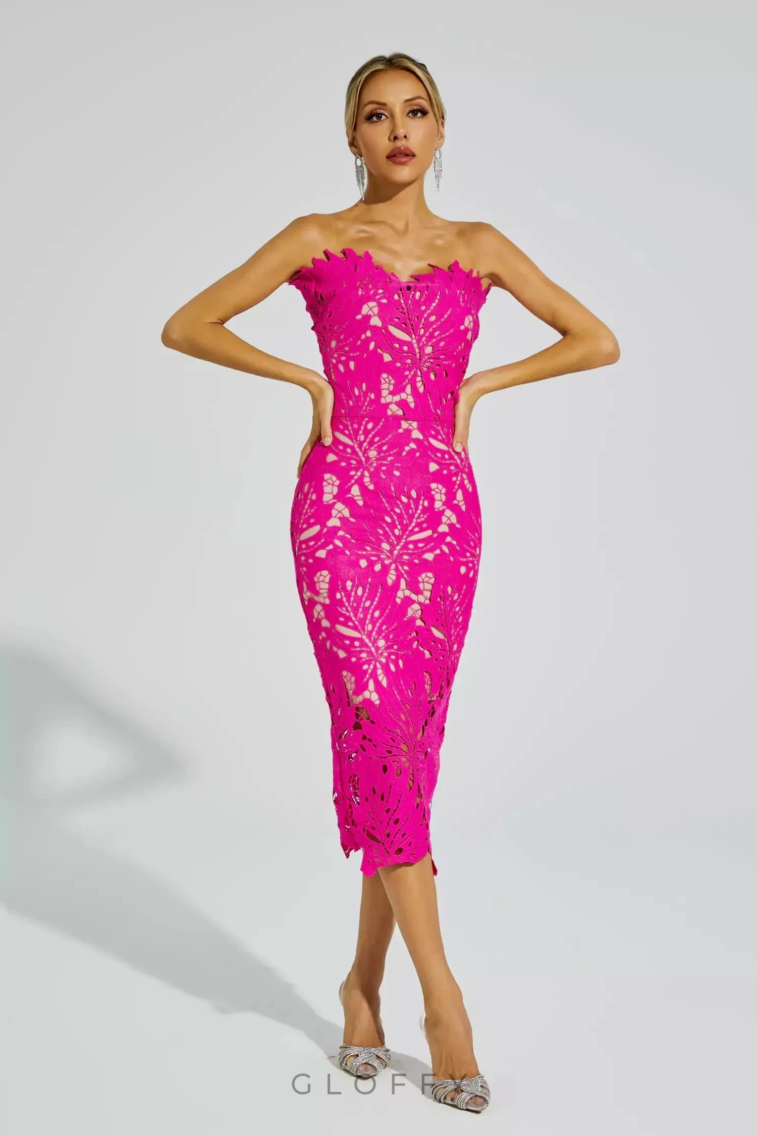 Jazlyn Pembe Dantel Çiçek Desenli Midi Elbise