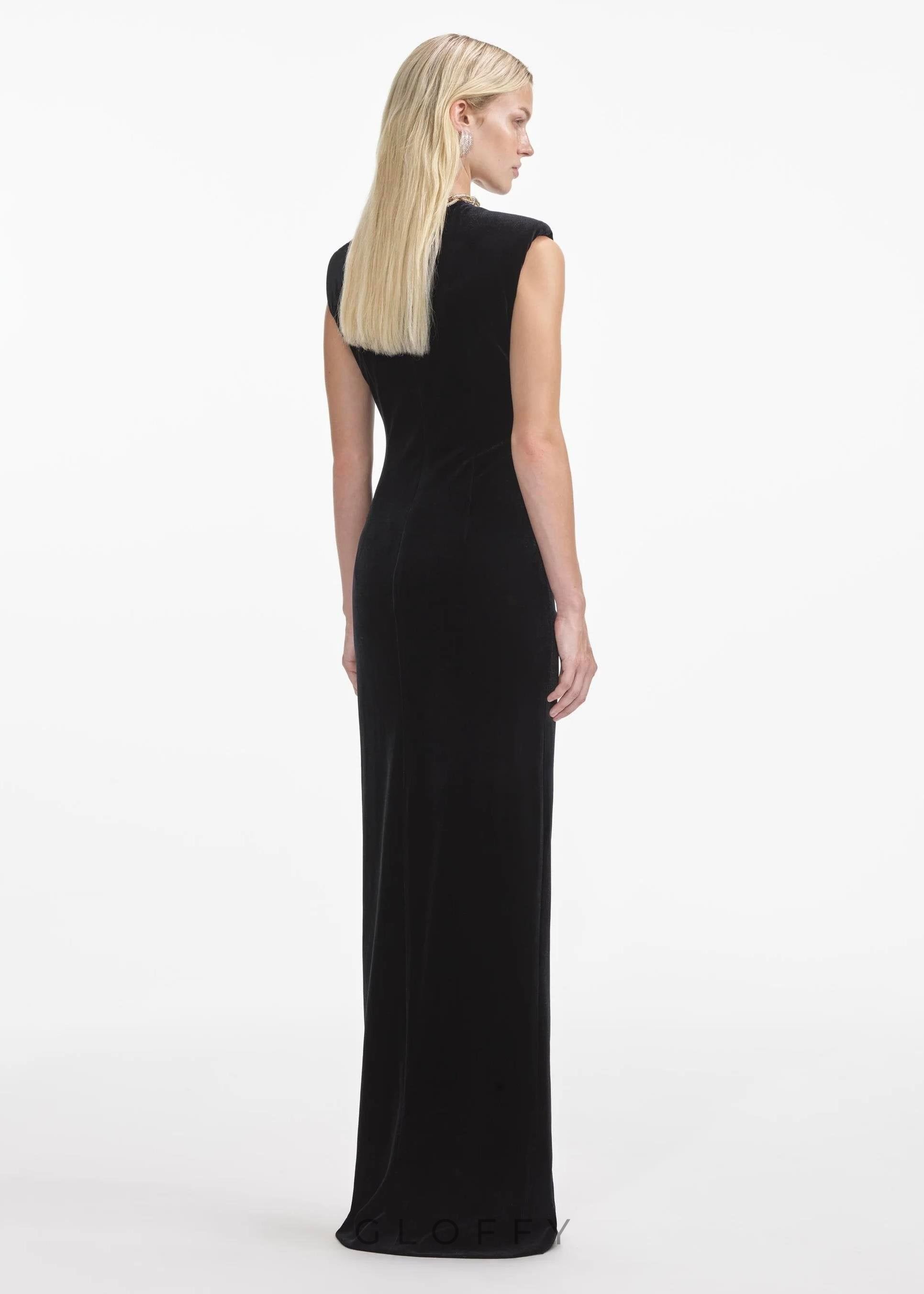 Noémie Zincir Detaylı Yırtmaçlı Kadife Maxi Elbise