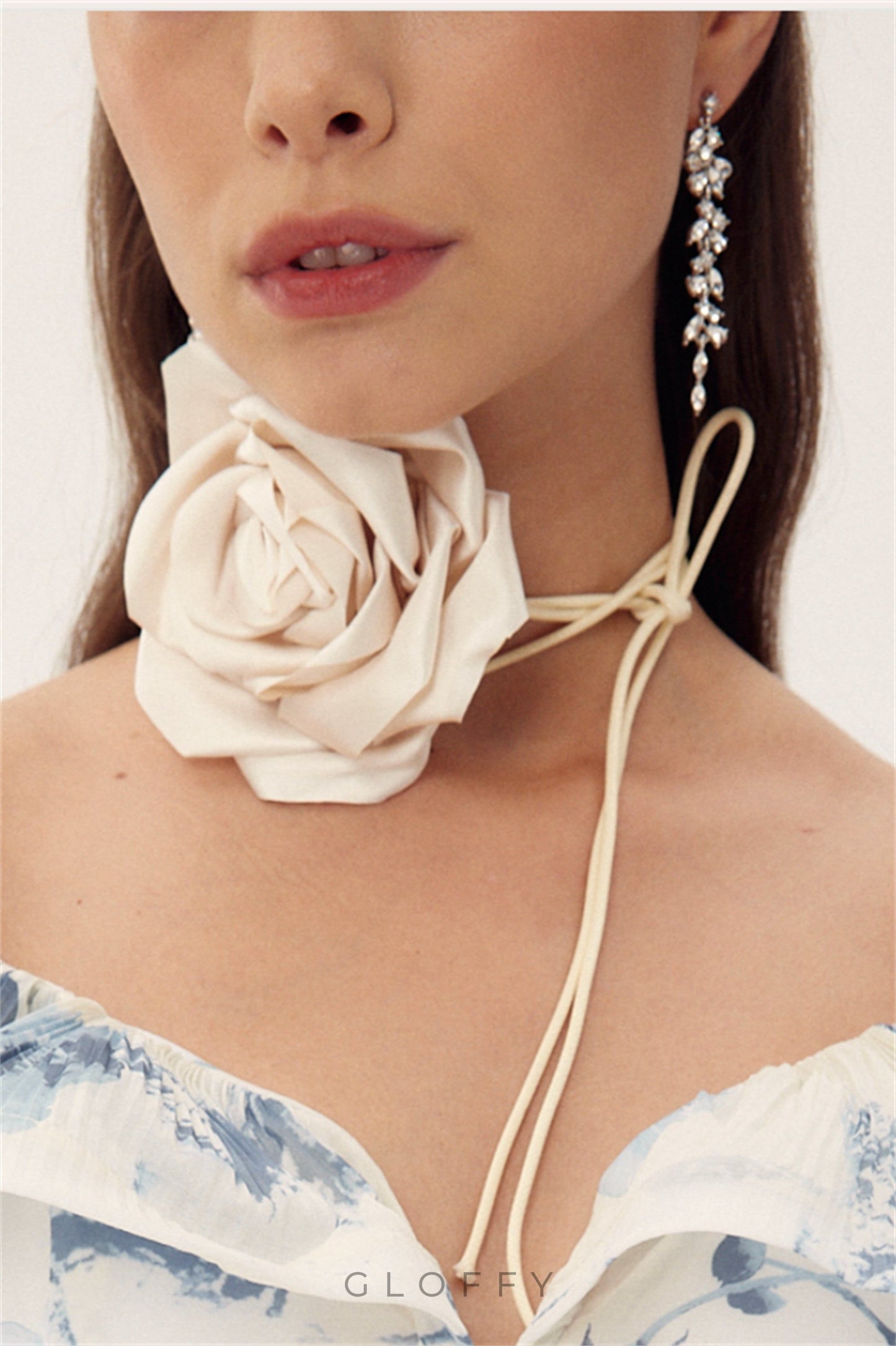 Saten Çiçek Choker Yaka
