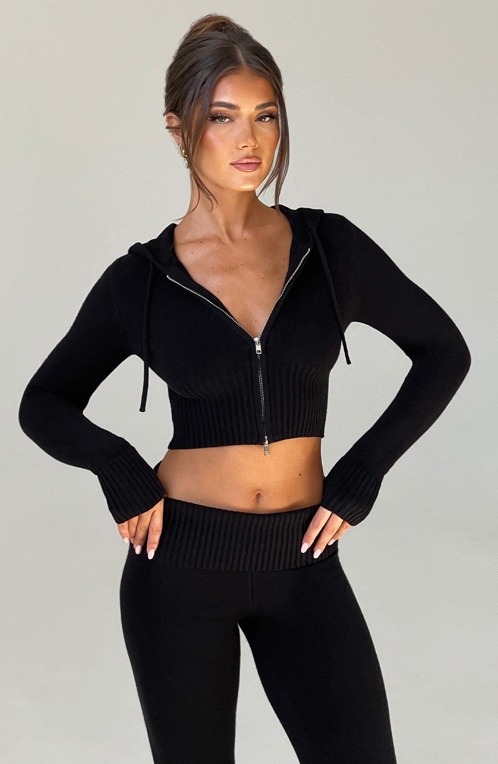 Fermuarlı Crop Kapüşonlu Triko Sweatshirt – Siyah